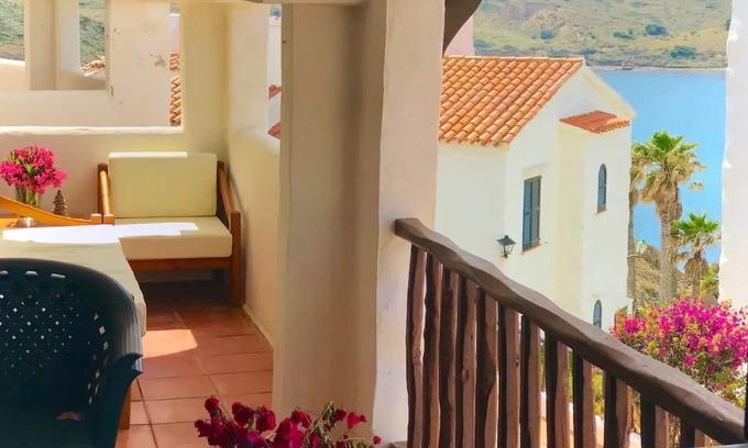 Platges de Fornells Apartment | Apartment 'Sacalma' with Shared Pool, Wi-Fi and Air Conditioning