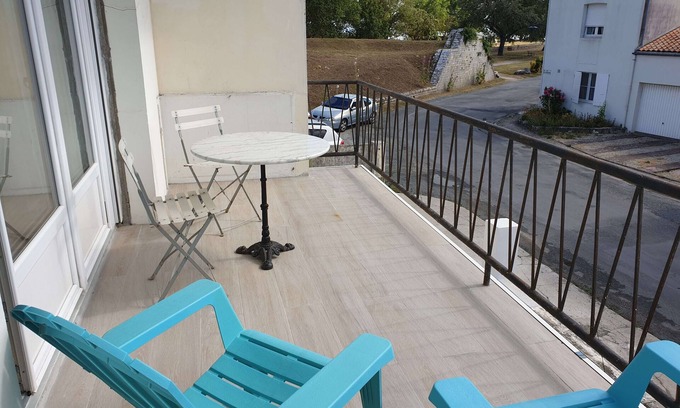 Le Chateau-d'Oleron Apartment | Apartment 'Studio Centre Du Château' with Balcony and Wi-Fi