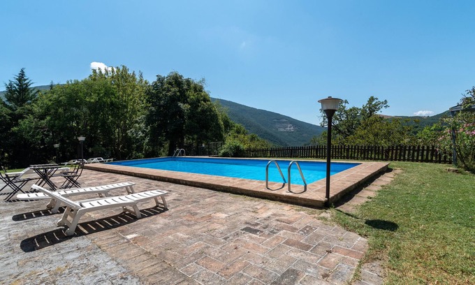Ponte Grande Apartment | Apartment 'Salice Nella Campagna Di Assisi' with Shared Pool, Private Terrace and Wi-Fi