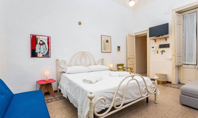 Picanello-Ognina-Barriera-Canalicchio Apartment | Apartment "Saranton House" with Private Garden & Wi-Fi