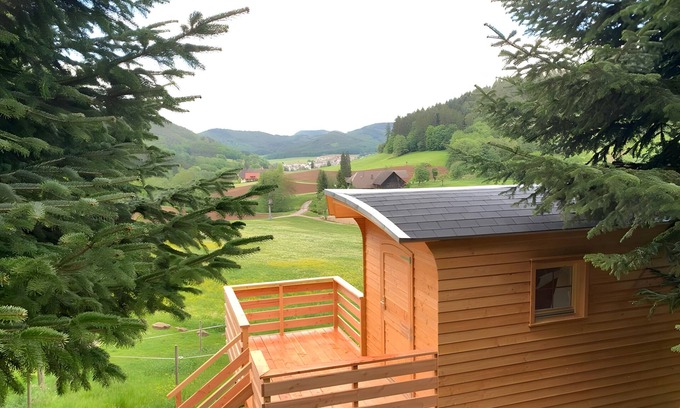 Seelbach Apartment | Apartment 'Schäferwagen' with Mountain View, Shared Garden and Wi-Fi