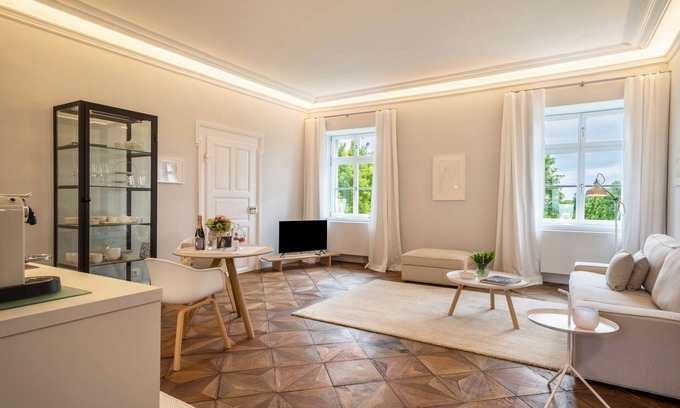 Immenstaad am Bodensee Apartment | Apartment 'Schloss Kirchberg - Fleur' with Lake View, Private Garden and Wi-Fi