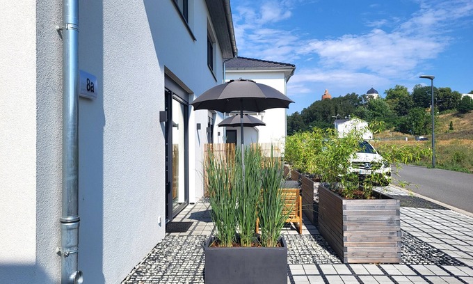 Muldestausee Apartment | Apartment 'Schlossterrassen 8a' with private terrace, shared garden and Wi-Fi