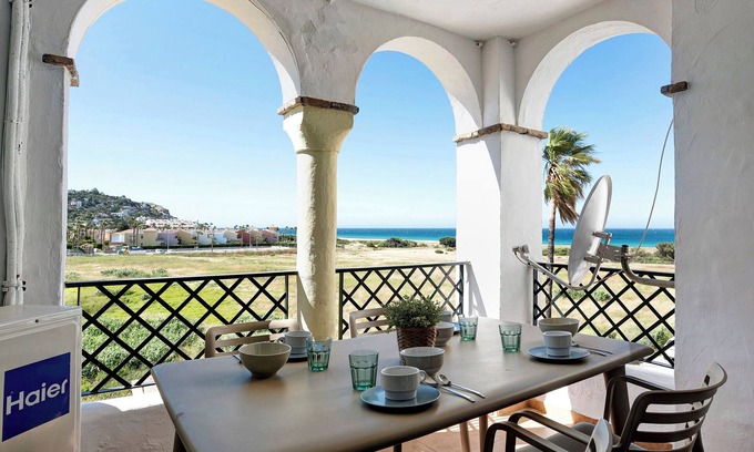 Atlanterra Apartment | Apartment "Semifrontal con vistas Zahara" Near the Beach with Sea View, Pool & Wi-Fi