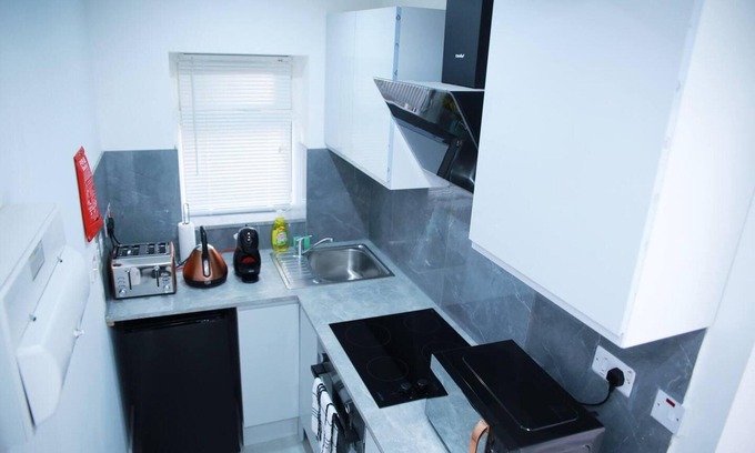 South Harrow Apartment | Apartment - Sleeps 2 & Free Parking