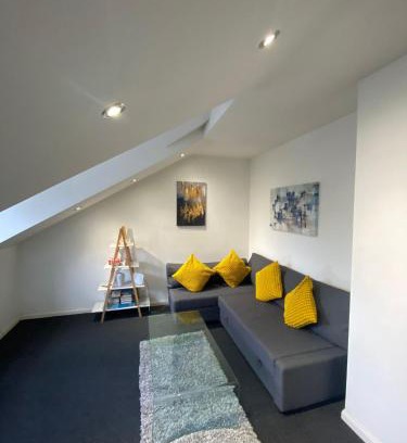 Roehampton Apartment | Apartment - Sleeps 4 & Excellent Transport Links