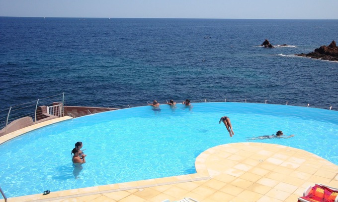 Le Trayas Apartment | Apartment sleeps 5 with sea view and private garden