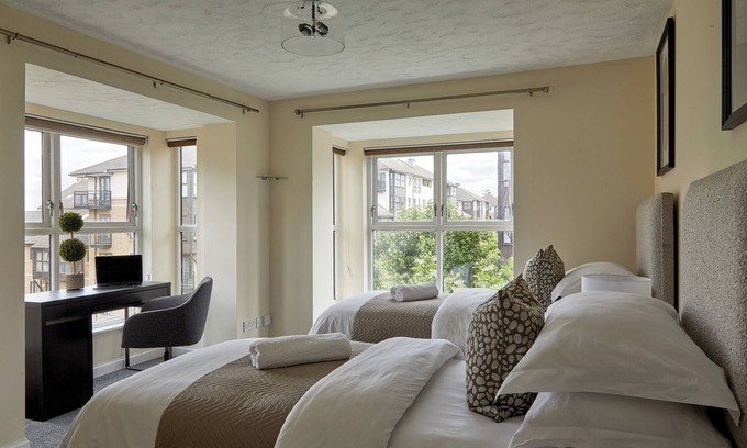 Docklands Apartment | Apartment - Sleeps 6 - Riverside - City Centre