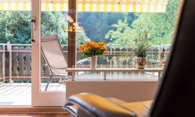 Bad Herrenalb Apartment | Apartment 'Sonnenschein' with Shared Garden, Balcony and Wi-Fi