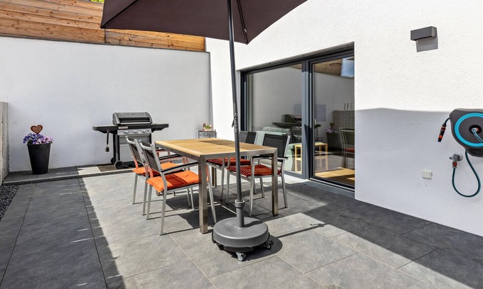 Gaienhofen Apartment | Apartment 'Stegmann Horn' with Private Terrace and Wi-Fi