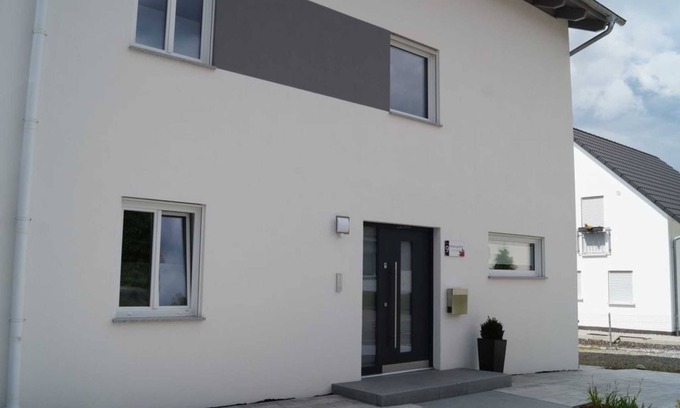 Bermatingen Apartment | Apartment Strawberry - 2-raum-ferienwohnung Anne Bechinger , Du/wc, 65 qm, DG