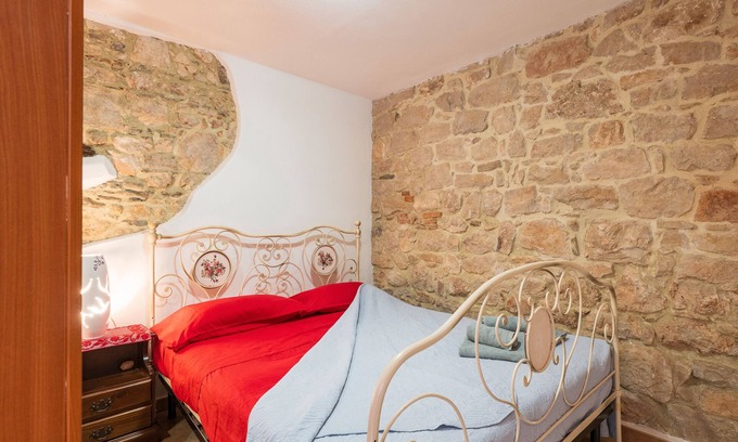 Baunei Apartment | Apartment 'Su Staulu Nou' with Wi-Fi and Air Conditioning