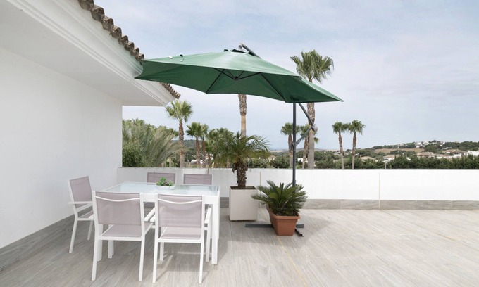 Brena y Marismas de Barbate Natural Park Apartment | Apartment 'Suite 6 In Natural Park' with Shared Pool, Wi-Fi and Air Conditioning
