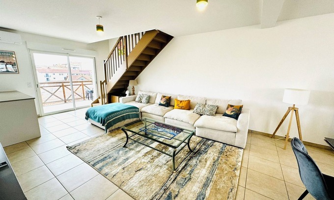 Mimizan-Plage Apartment | Apartment 'Superbe Duplex Au Pied De La Plage' with Private Terrace, Wi-Fi and Air Conditioning