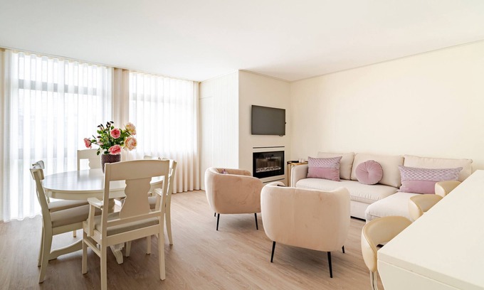 Darque Apartment | Apartment 'Surf and Chill House' with Mountain View, Wi-Fi and Air Conditioning