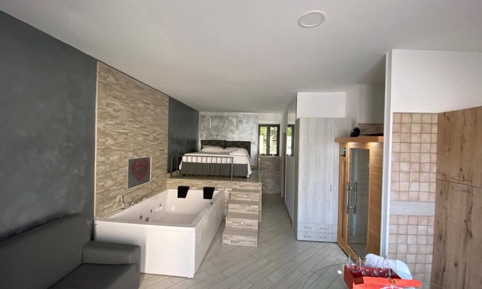 Terracina Apartment | Apartment 'Sweetlove' with Mountain View, Wi-Fi and Air Conditioning