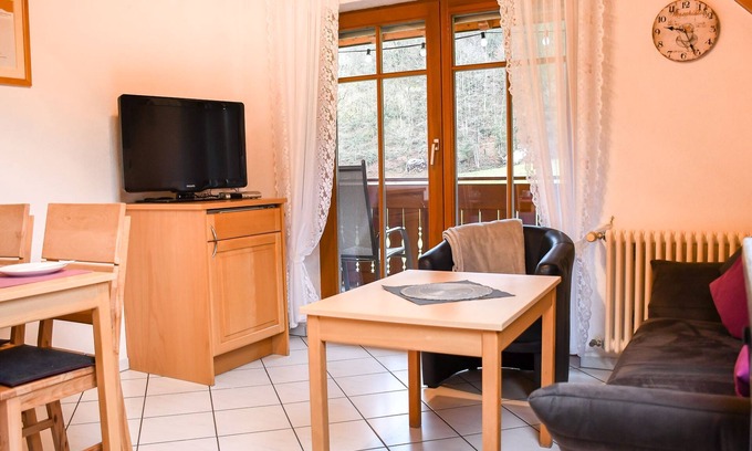 Hofstetten Apartment | Apartment 'Talblick' with Shared Terrace, Balcony and Wi-Fi