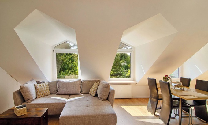 Altengroden Apartment | Apartment 'Tautraum Suite Mit Whirlpool' with Wi-Fi