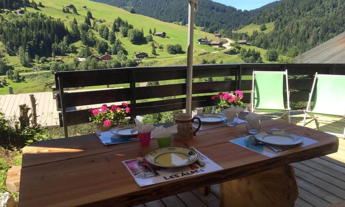 La Clusaz Apartment | APARTMENT TERRACE AT THE FOOT OF THE SLOPES DEPARTURE AND RETURN BY SKI IF SUFFICIENT SNOW