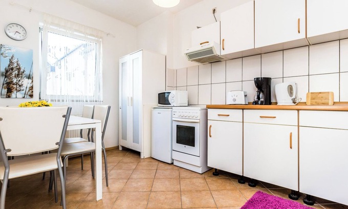 Troisdorf Apartment | Apartment Troisdorf Spich 5, 1 Wohn-/schlafzimmer, Max. 3 Personen