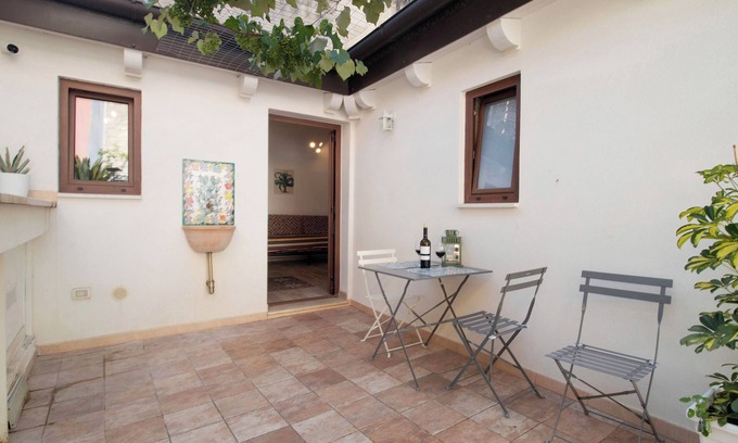Rutigliano Apartment | Apartment 'Unit Two' with Shared Terrace, Wi-Fi and Air Conditioning