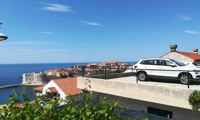 Ploce Apartment | Apartment up to 4 persons, 5 minutes from the beach and Old Town, with parking