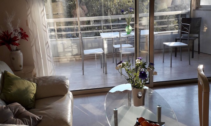California - Pezou House | apartment view on calm and sunny park