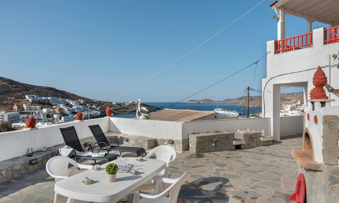 Merichas Apartment | Apartment 'Villa Christina Kythnos' with Sea View, Wi-Fi and Air Conditioning