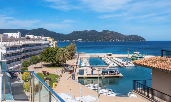 Cala Bona Apartment | Apartment 'Vives' with Sea View, Terraces & Wi-Fi