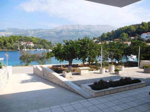 Cove Tri Zala (Zrnovo) Apartment | Apartment Vjera