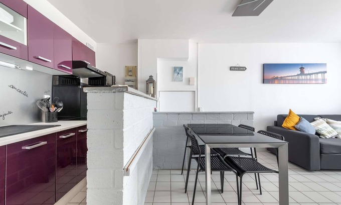 Courseulles-sur-Mer Apartment | Apartment with back to marina - Close to beach