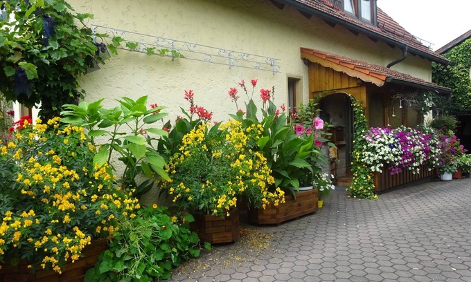 Harsdorf Apartment | Apartment 'Wassergartenparadies' with Shared Terrace, Shared Garden and Wi-Fi