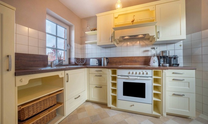 Heessen Apartment | Apartment 'Weserbergland' with Balcony and Wi-Fi