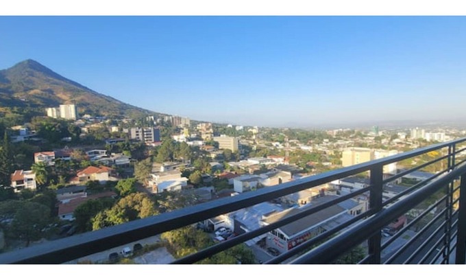 San Salvador Apartment | Apartment with 4 bedrooms and 3.5 bathrooms. Only 2 air conditioners.