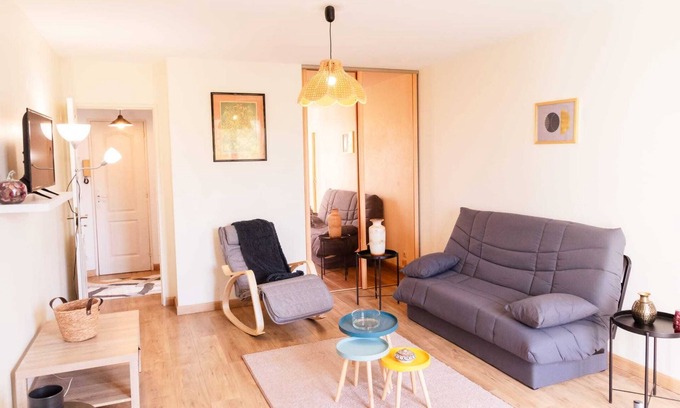 Papus Apartment | Apartment with balconies near park