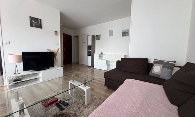 La Pierre-Heuze Apartment | Apartment with balconies close to beaches