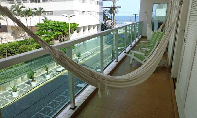 Pitangueiras Apartment | Apartment with balcony and sea view