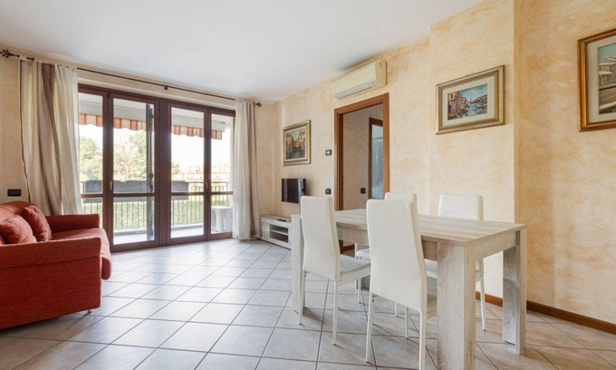 Bruzzano Apartment | Apartment with balcony 500m from North Park!