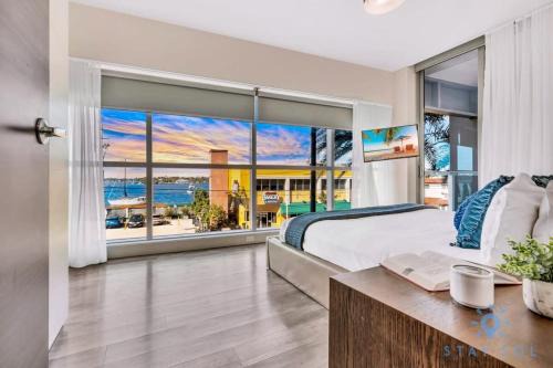 Hollywood Lakes Apartment | Apartment with Bay View Balcony - Pool - Up To 6 - Gym