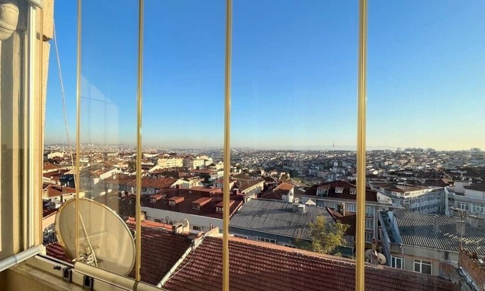 Gaziosmanpasa Apartment | Apartment with Golden Horn View