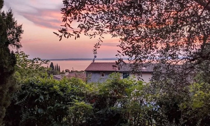 Cisano Apartment | Apartment with garden, terrace, communal pool, 500m to the lake