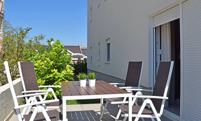 Stobrec Apartment | Apartment with garden/two bedrooms, wifi, private parking, near the beach