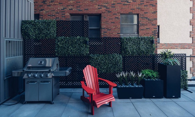 Windsor Apartment | Apartment with Gym and Balcony
