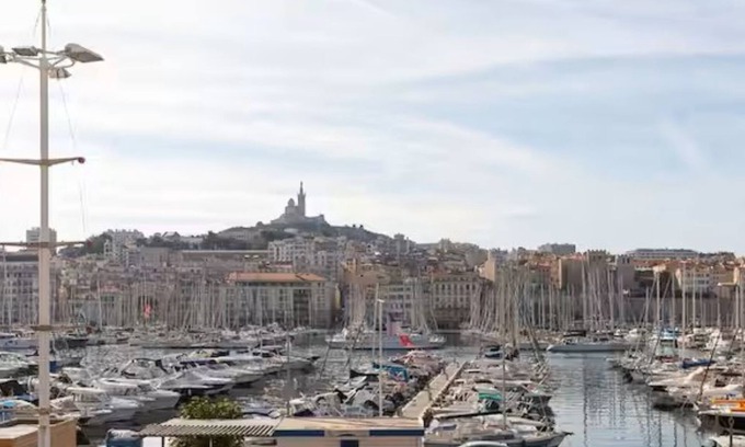 Hotel-de-Ville Apartment | APARTMENT WITH MAGNIFICENT VIEW OF THE OLD PORT