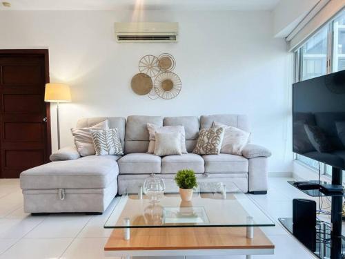 Marbella Apartment | Apartment with Ocean&City views Avenida Balboa 2
