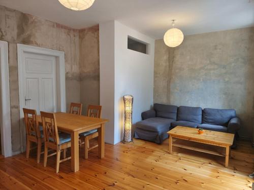 Suedvorstadt Apartment | Apartment with old building charm