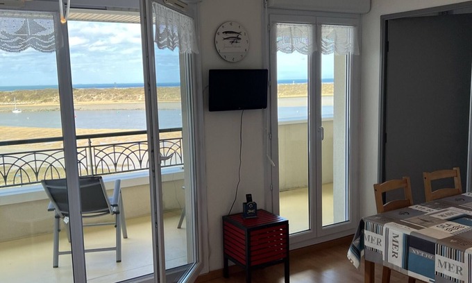 Port Guillaume Apartment | Apartment with Pool and Parking, 2 Rooms in Port-Guillaume