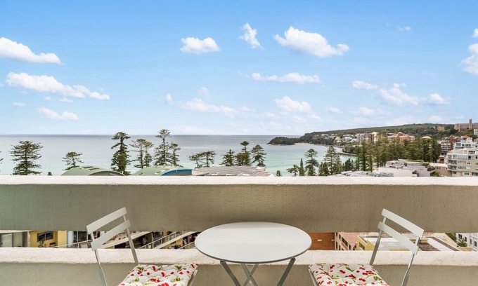 Manly Apartment | Apartment with Pool Access, a minute to the Beach