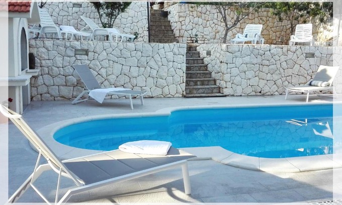 Split Apartment | Apartment with pool near Split