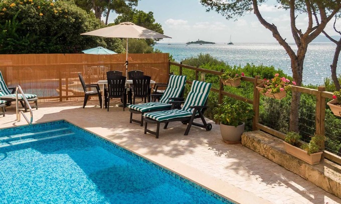 Alcanada Apartment | Apartment with private pool by the sea in Alcanada.